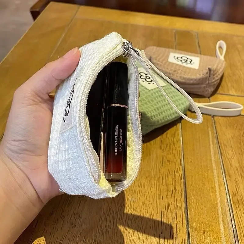Charming Waffle Texture Coin Purse with Wrist Strap – Compact Zipper Pouch for Everyday Essentials - Image 3
