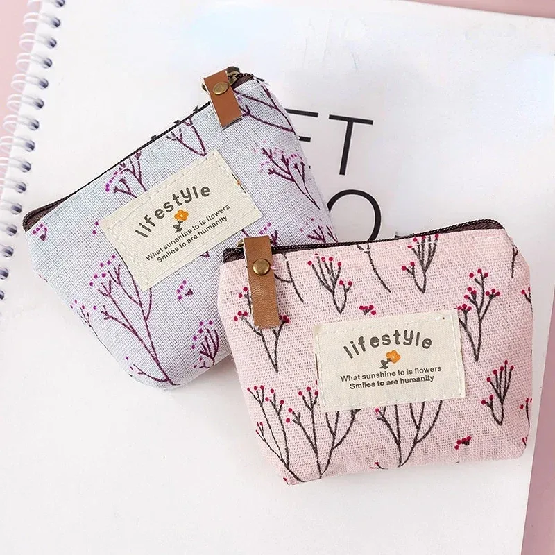 Floral Fabric Coin Purse Chic & Compact Style - Image 1